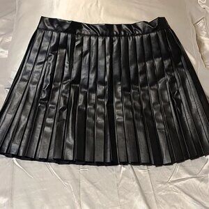 NWOT PLT PrettyLittleThing Black Faux Leather Pleated Skater Skirt Size 12 USA